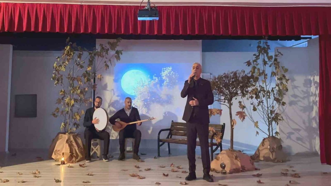 Köşk Anadolu İmam Hatip Lisesi'nde "Şiir ve Müzik Dinletisi" beğeni topladı