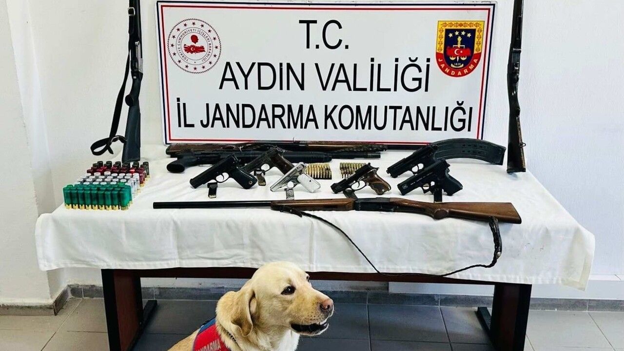 Köşk’te evde yapılan aramada çok sayıda ruhsatsız silah ele geçirildi