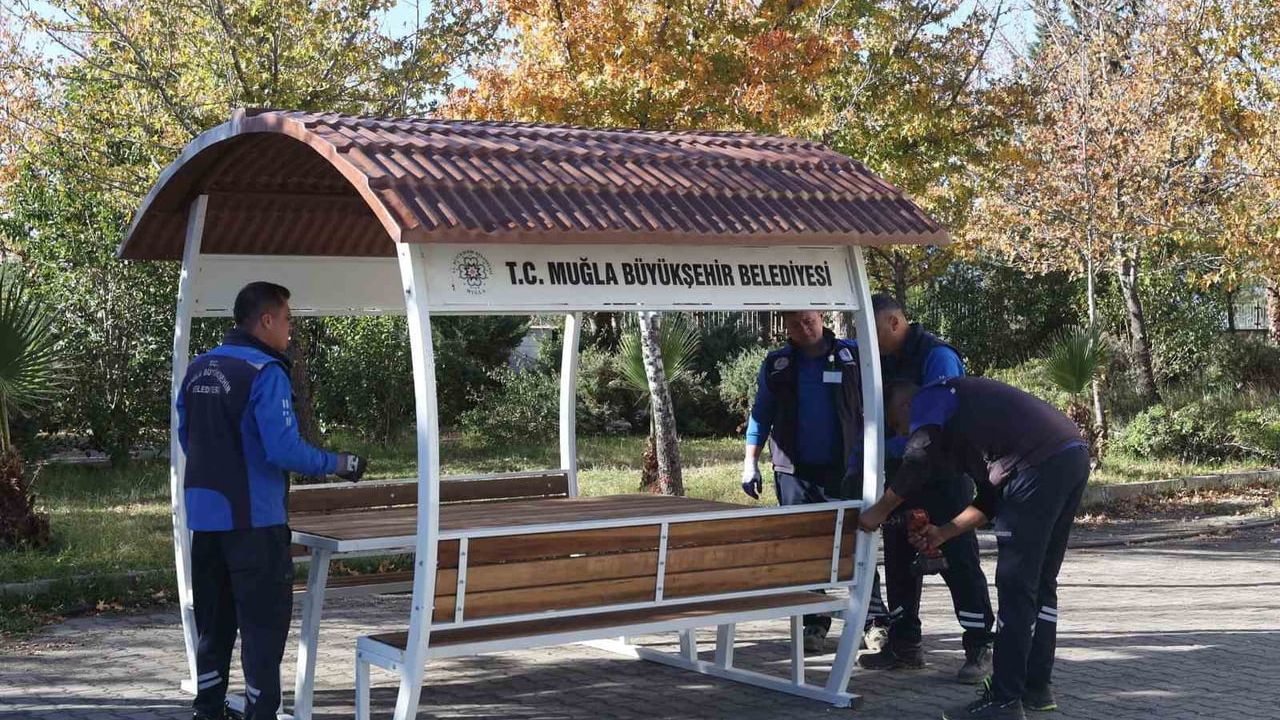 Köyceğiz’de kent mobilyası ve oyun grubu desteği