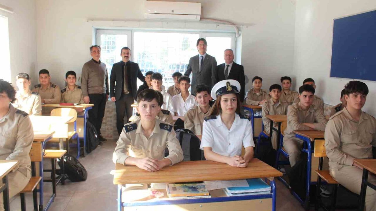 Köyceğiz Kaymakamı Mert Kumcu, gemi simülasyon laboratuvarını inceledi