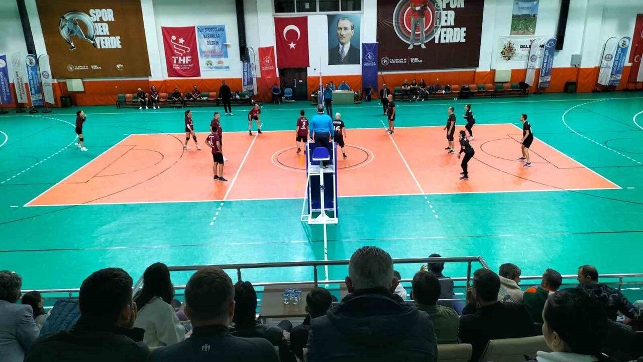 Köyceğiz'te Ödüllü Voleybol Turnuvası Başladı