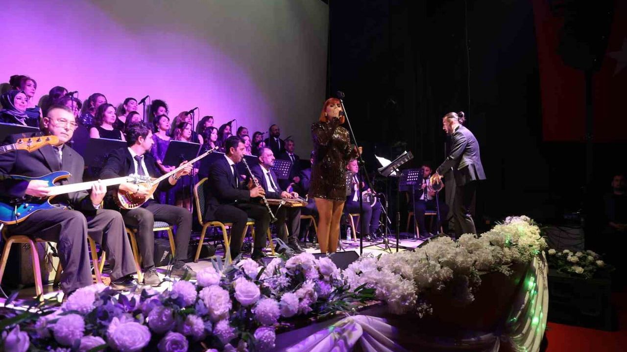 Kozan’da Halk Korosu ilk konserini verdi