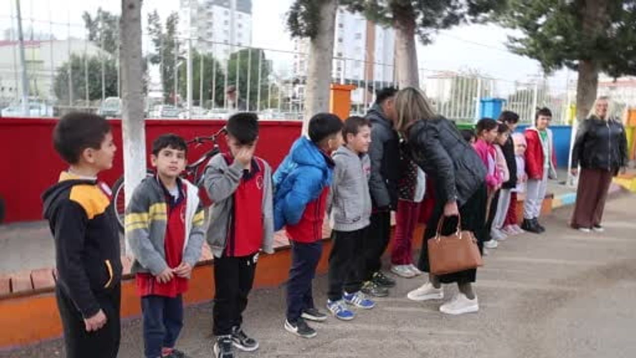 Kozan'da ilkokul öğrencilerinden örnek dayanışma: İyilik Seferberliği
