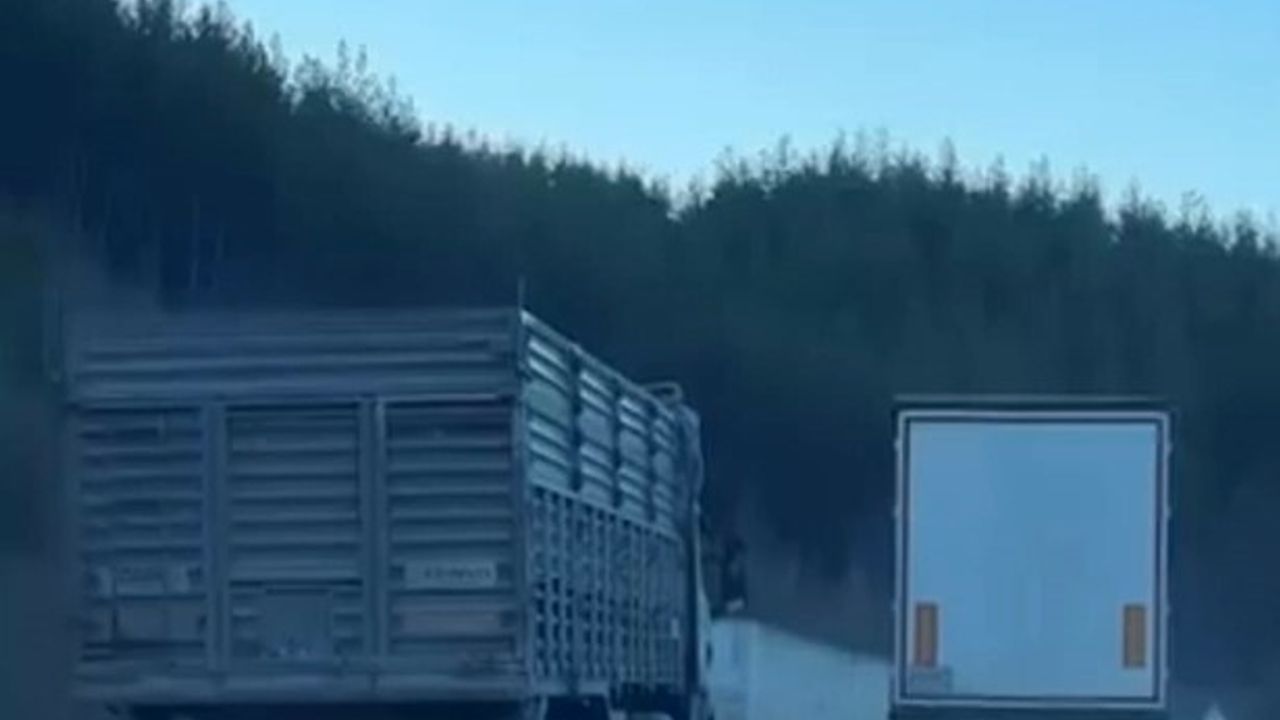 Kozan'da tehlikeli sollama: Kamyonun manevrası kamerada