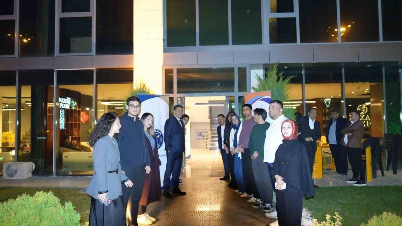 Kozanlı Gençler Ankara'yı Gezdi