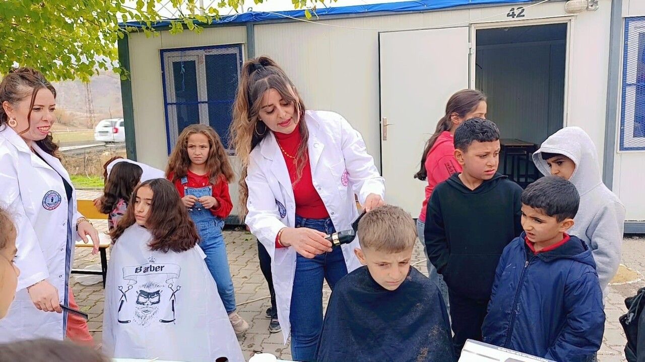 Kozluk Halk Eğitim'den köy okullarında ücretsiz tıraş ve saç bakımı