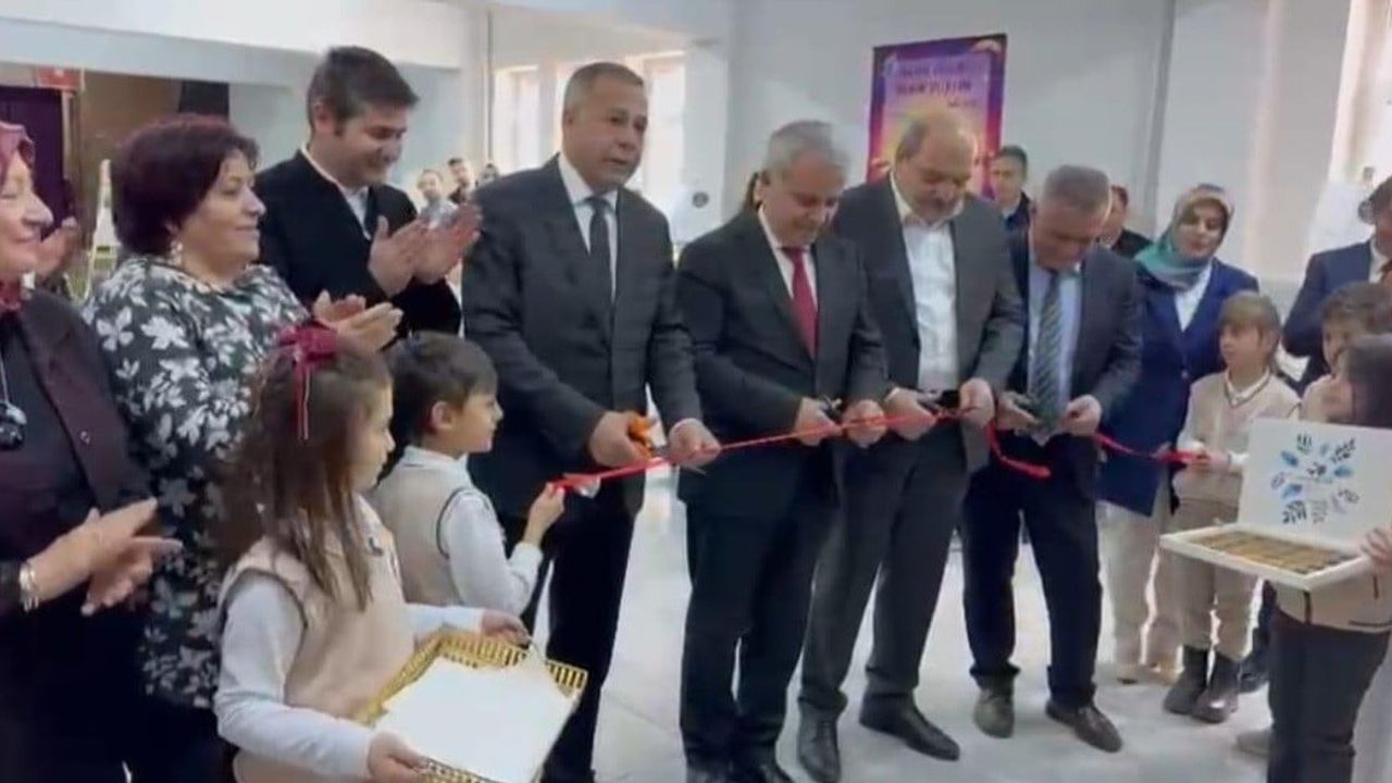 Küçük Yüreklerden Büyük Dayanışma: 2/C Öğrencilerinin Şiir Kitabıyla Destek Hareketi