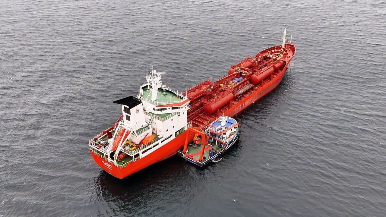 Küçükçekmece'de Alatepe tankerinin kurtarma çalışmaları yeniden başladı