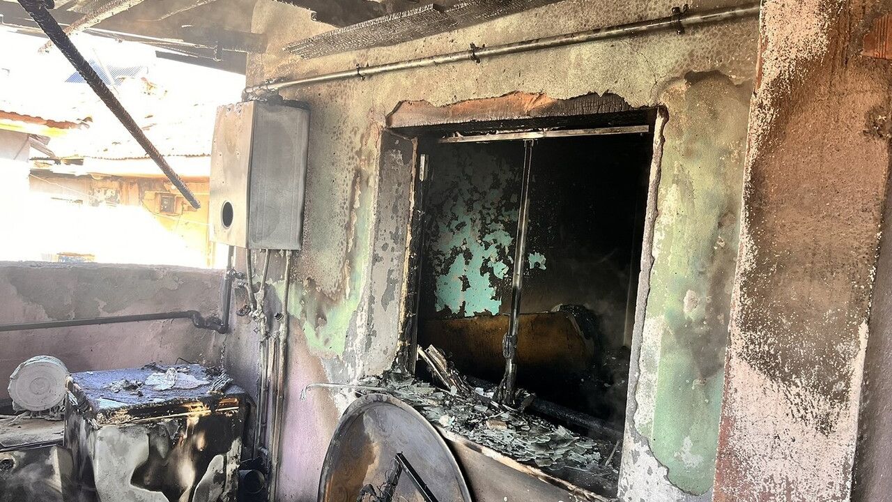 Kula'da müstakil evde yangın: İtfaiye zamanında müdahale etti