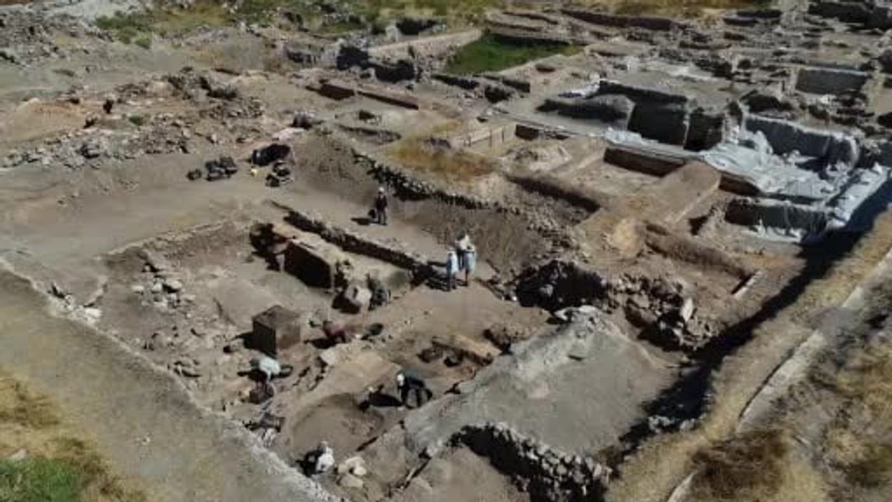 Kültepe 2025 kazıları: Erken dönem anıtsal yapılar ve mozaik altyapısı izleri