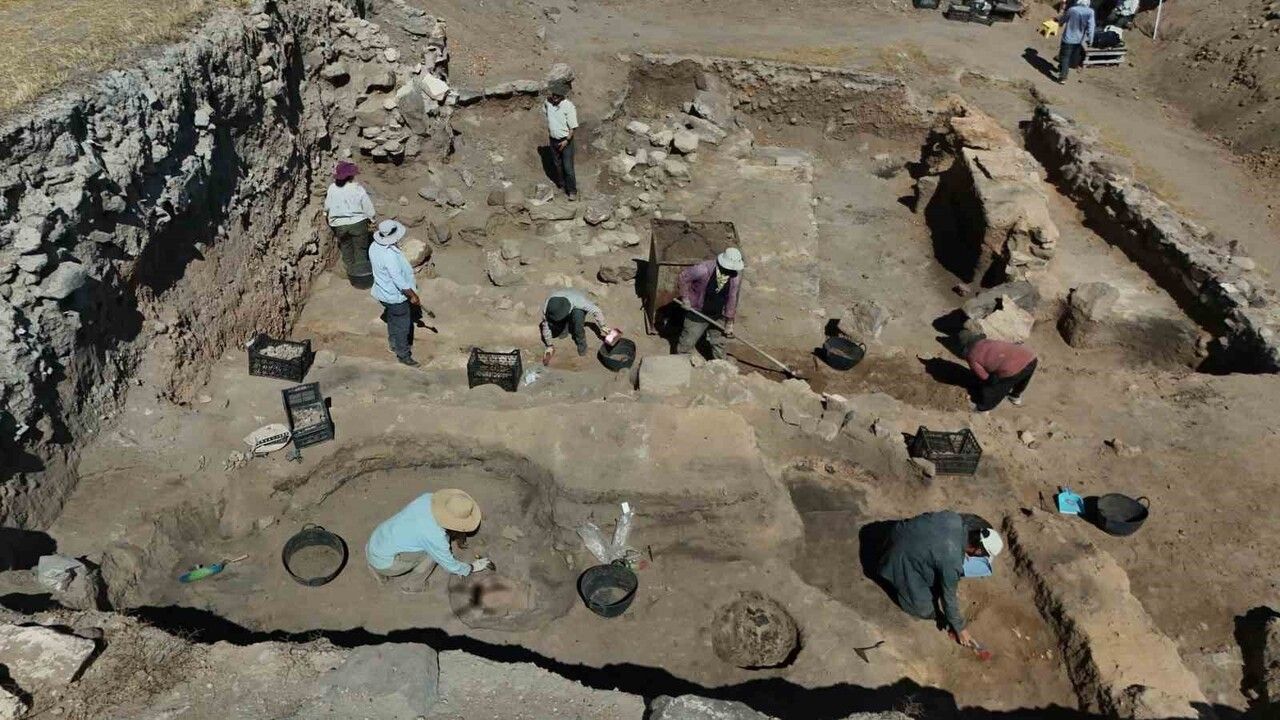 Kültepe'de 1 metrekarelik mozaik tabanı keşfedildi