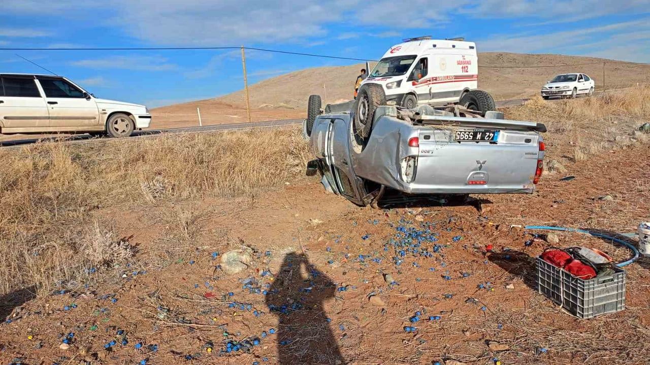 Kulu'da belediye kamyoneti takla attı: 3 personel yaralandı