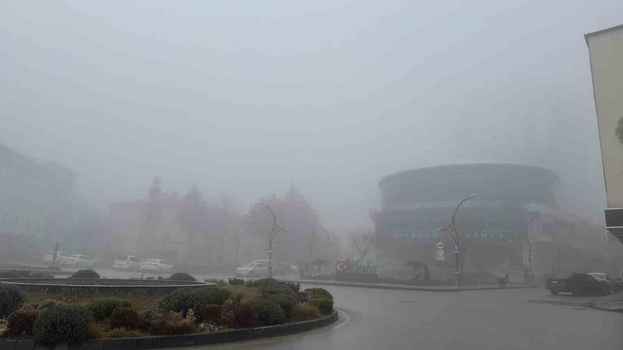 Kulu’da Yoğun Sis Trafiği Olumsuz Etkiledi