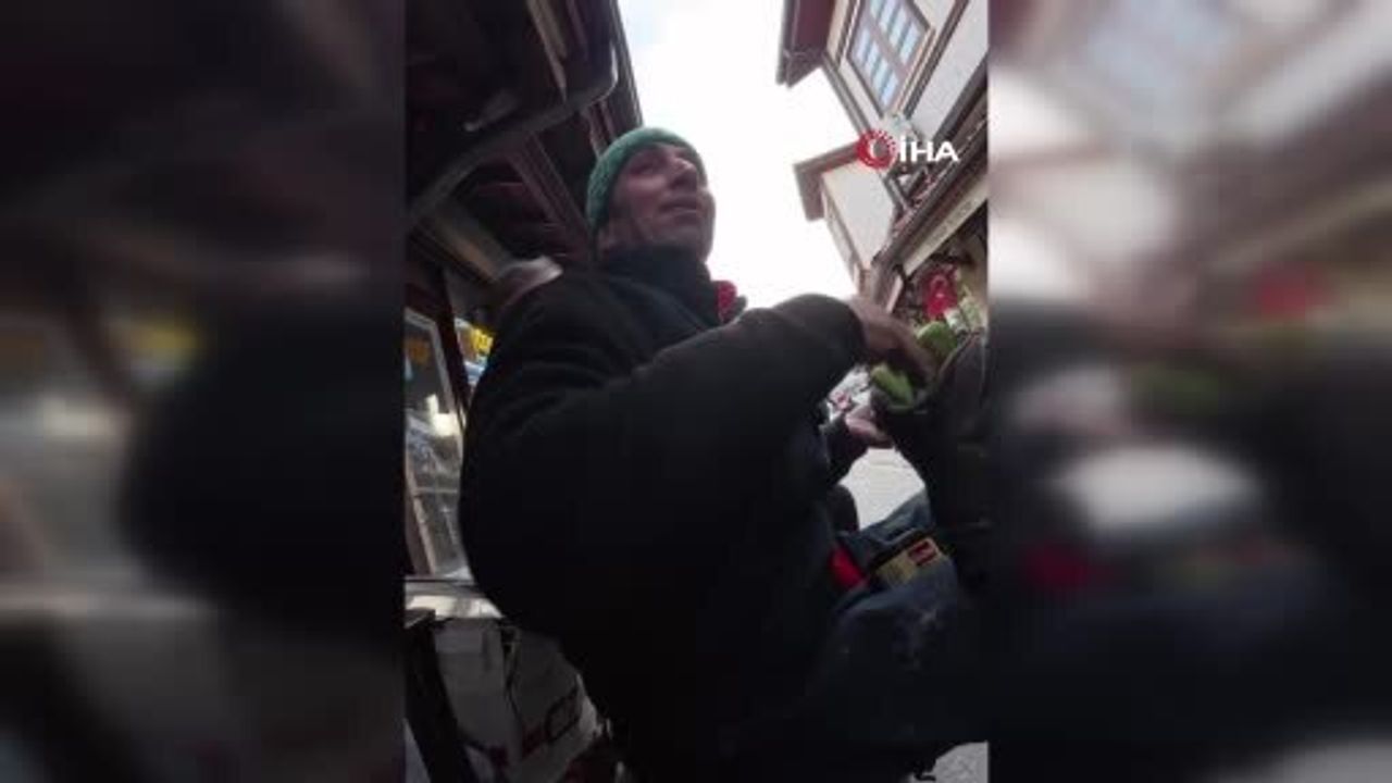 Kunduracı Hasan Küçükkoç, Avusturalyalı Turiste 'annouv' dedirtti