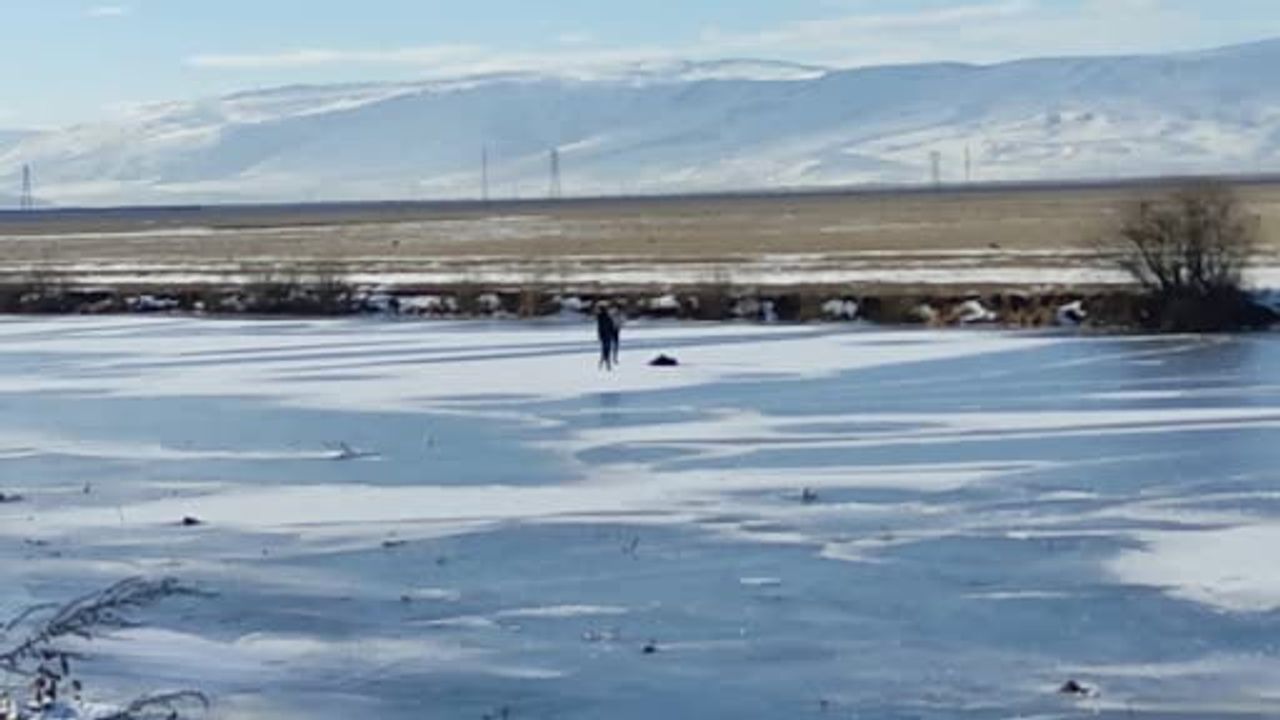 Kura Nehri Buz Tuttu: Ardahan'da Nehir Üzerinde Yürüyüş