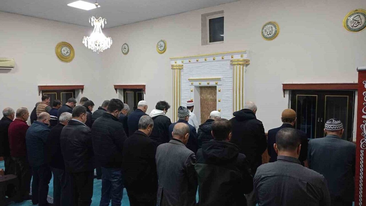 Kuruköy'de haftalık sabah namazı buluşması devam etti