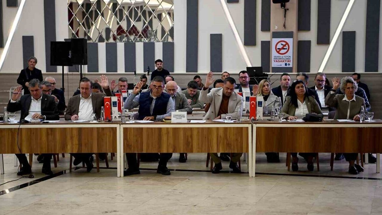 Kuşadası Belediye Meclisi 2025 Aralık toplantısında sosyal destekleri uzattı