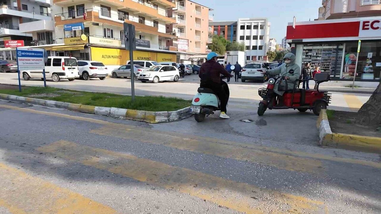 Kuşadası'nda yaya geçidi denetimleri: 81 sürücüye ceza
