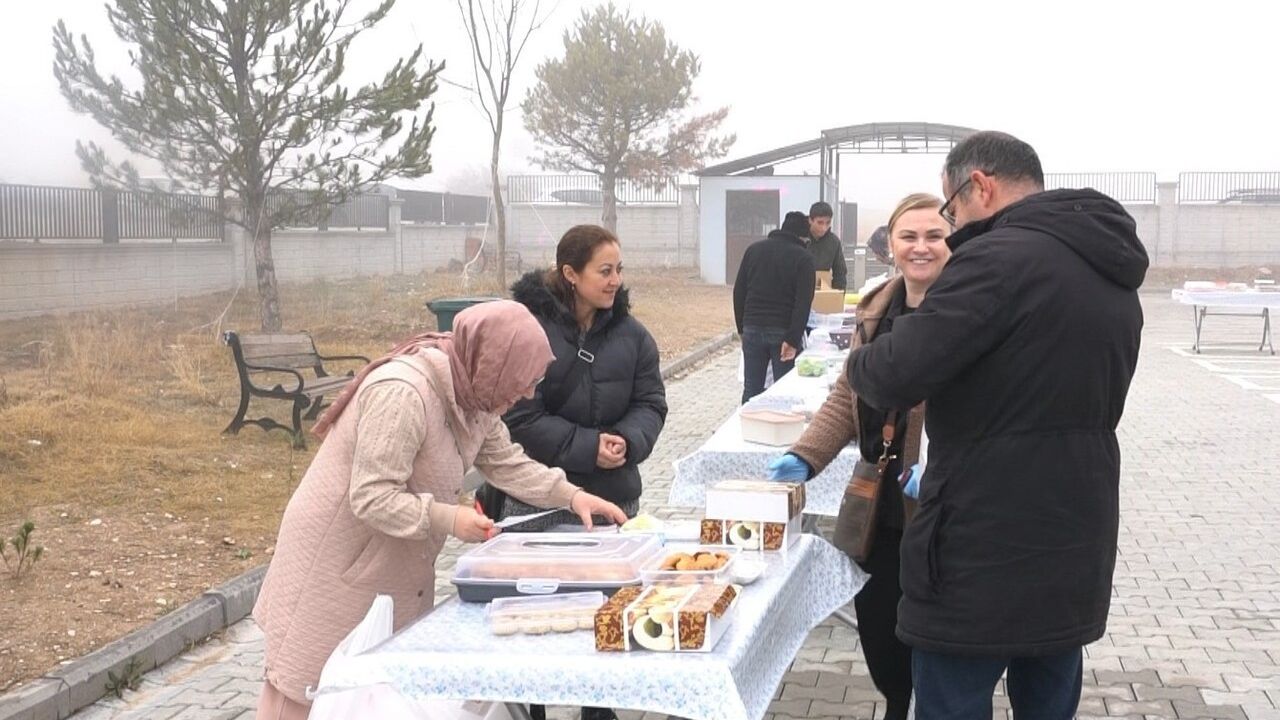 Kütahya Abdülhamid Han Lisesi'nden Gazze için Hayır Çarşısı