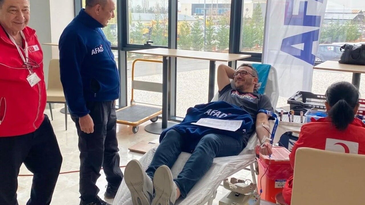 Kütahya AFAD ve Türk Kızılayı'ndan kan bağışı etkinliği