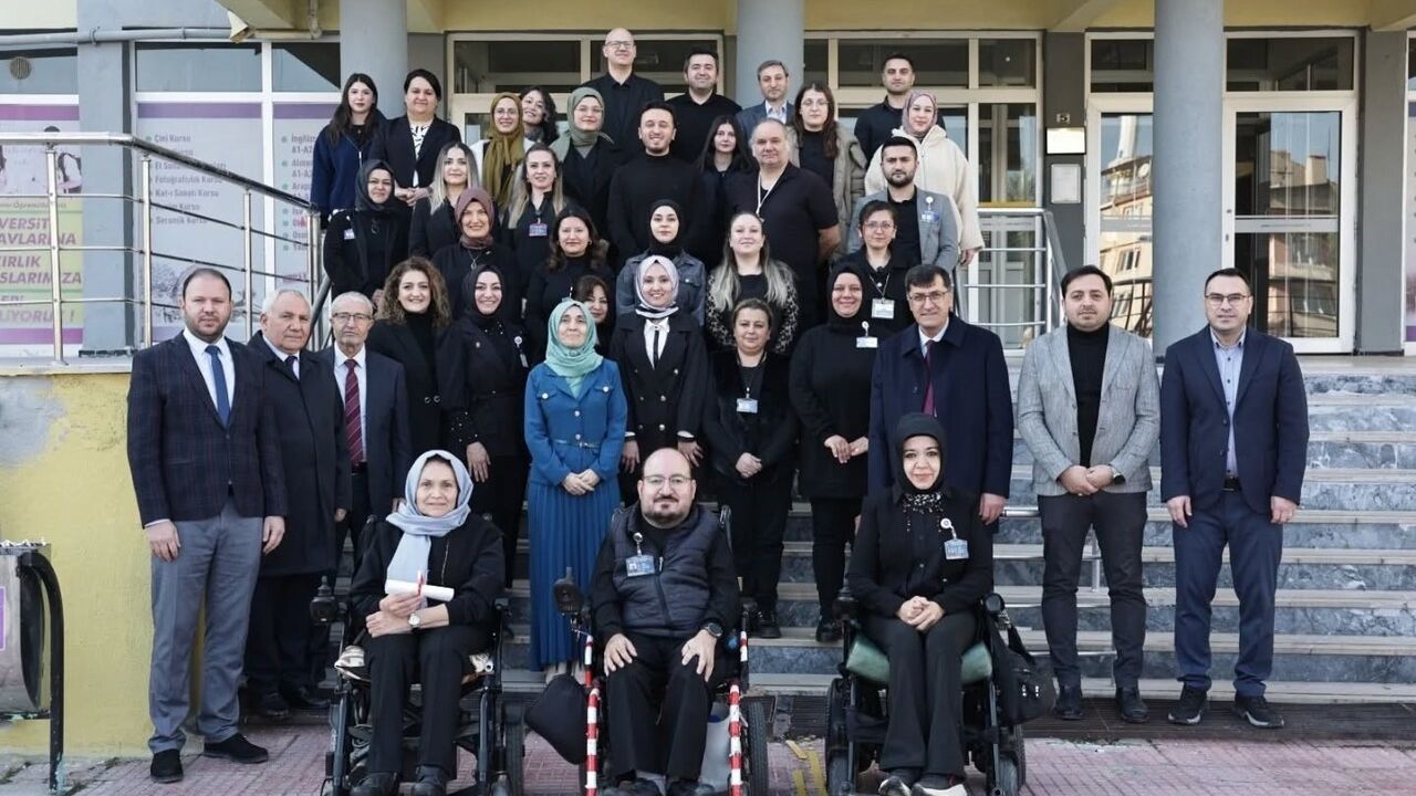 Kütahya Belediyesi personeline işaret dili sertifikası