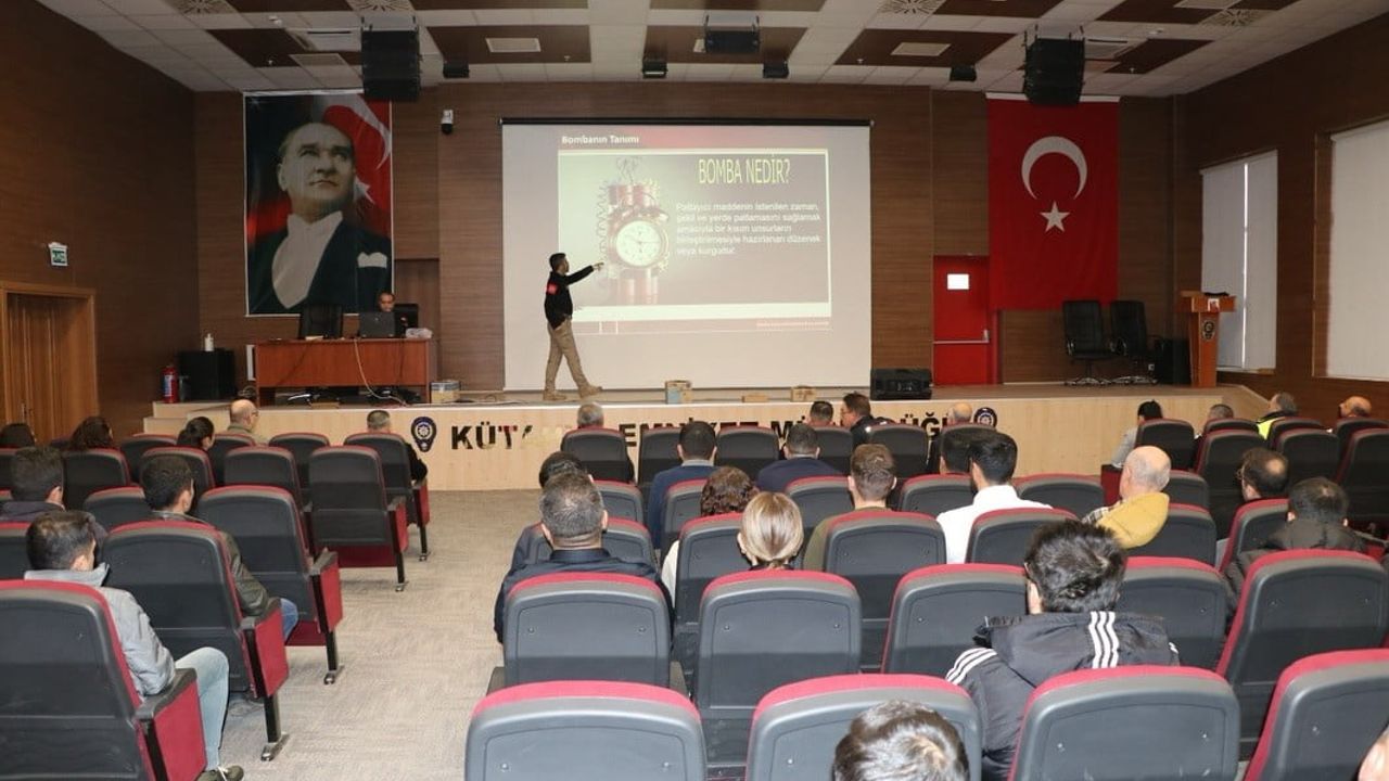 Kütahya'da emniyete 'İntihar saldırılarının tespiti ve alınacak önlemler' semineri