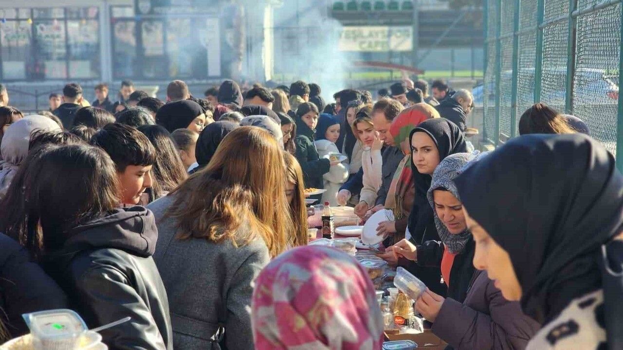 Kütahya'da 'Filistin’e Umut Ol' Hayır Çarşısı devam ediyor
