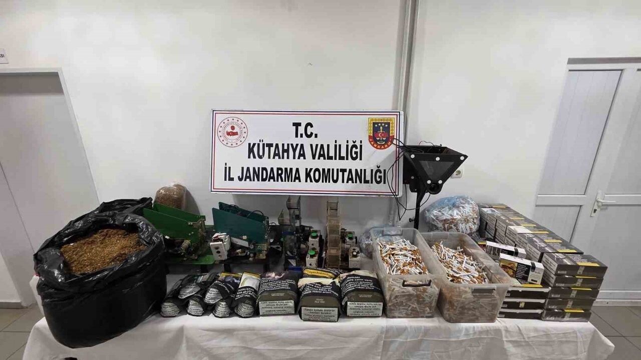 Kütahya'da Jandarma'dan Kaçak Tütün ve Makaron Operasyonu