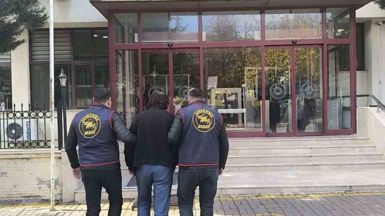 Kütahya'da Jandarma Operasyonlarında 115 Aranan Şahıs Yakalandı