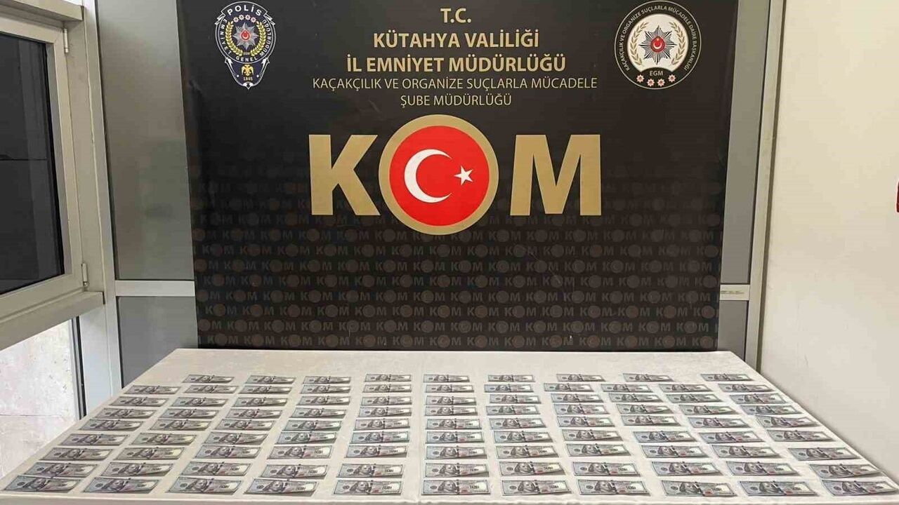 Kütahya'da KOM operasyonu: 97 sahte 100 Dolarlık banknot ele geçirildi