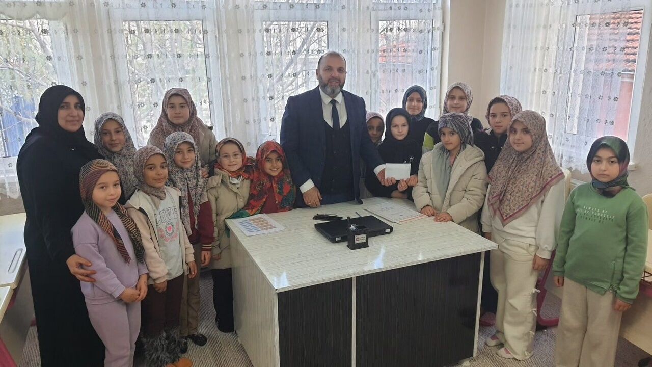 Kütahya'da Kur'an Kursu Öğrencilerinden Filistin'e Anlamlı Bağış