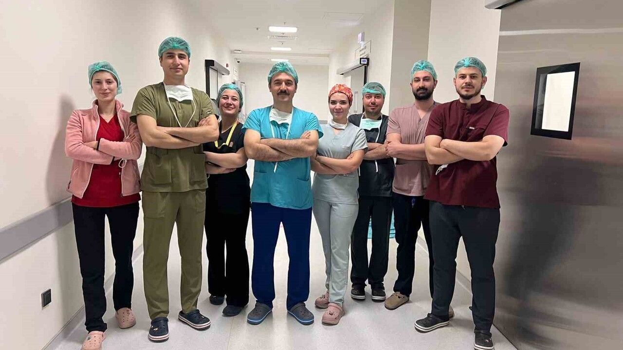 Kütahya'da Tip 1 Tiroplasti ile ses teli felcine kalıcı çözüm