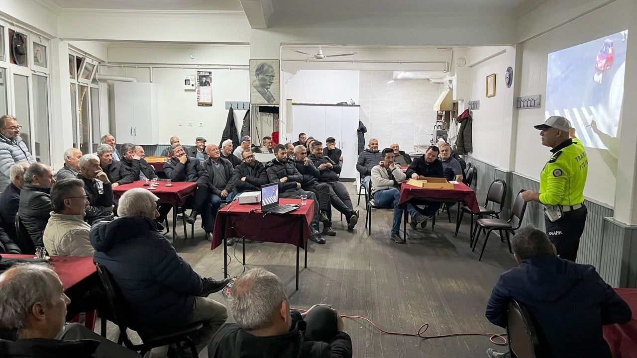 Kütahya Emniyeti Simav’da Trafik Eğitimi ve Bilgilendirme Yaptı