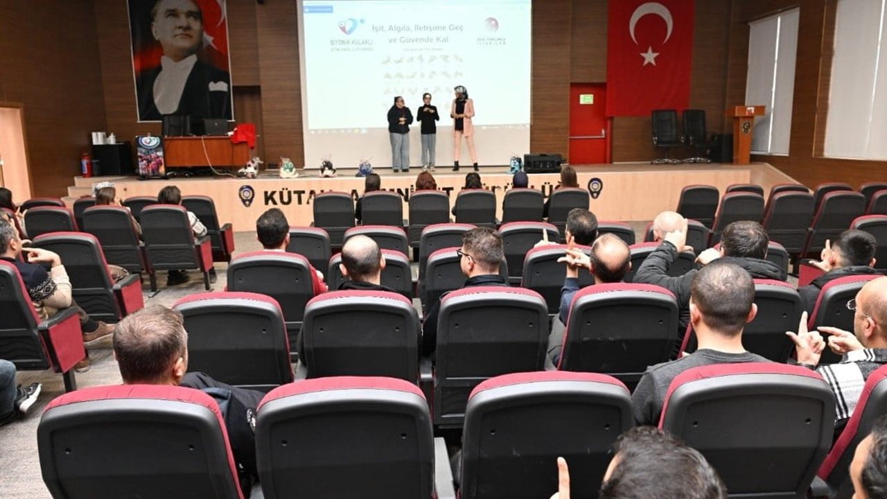 Kütahya İl Emniyet Müdürlüğü’nde İşaret Dili Bilgilendirmesi