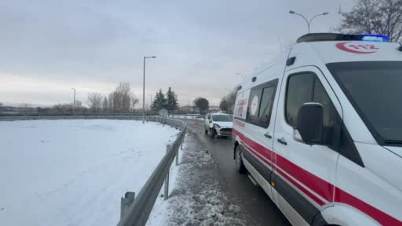 Kütahya Tavşanlı’da D-650’de İki Otomobil Çarpıştı: 1 Yaralı