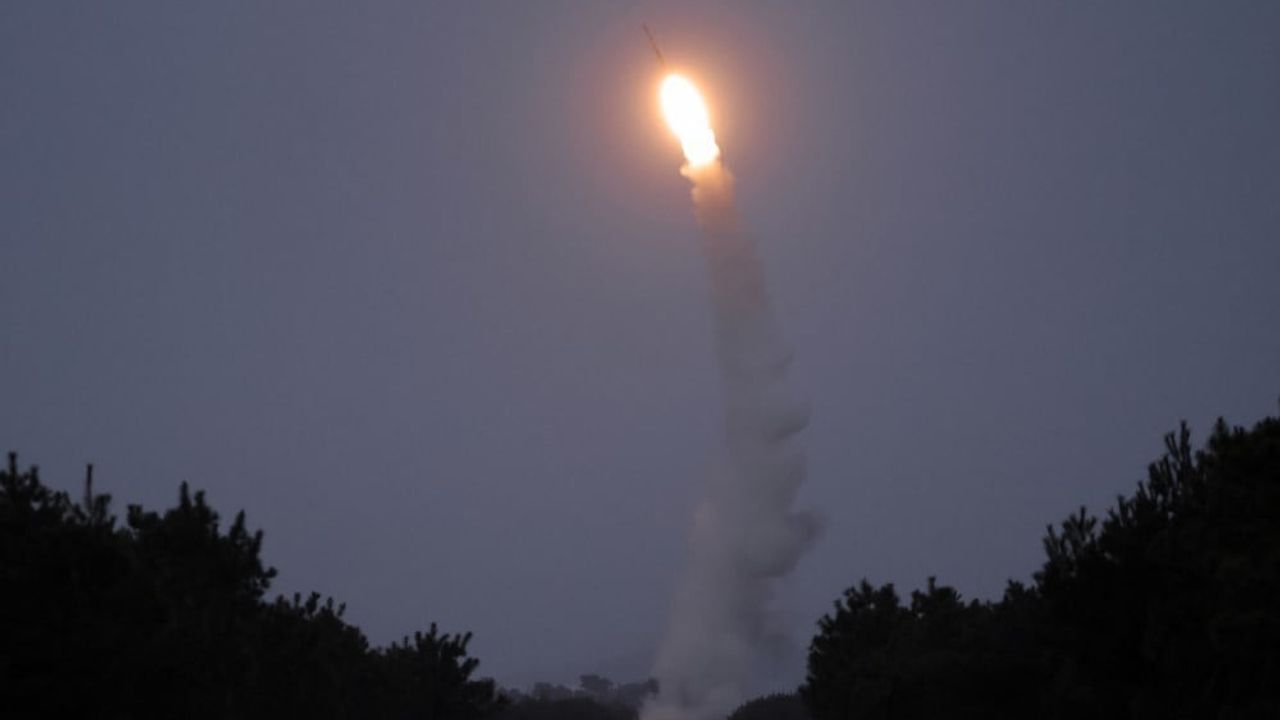 Kuzey Kore yeni uzun menzilli uçaksavar füzelerini başarıyla test etti