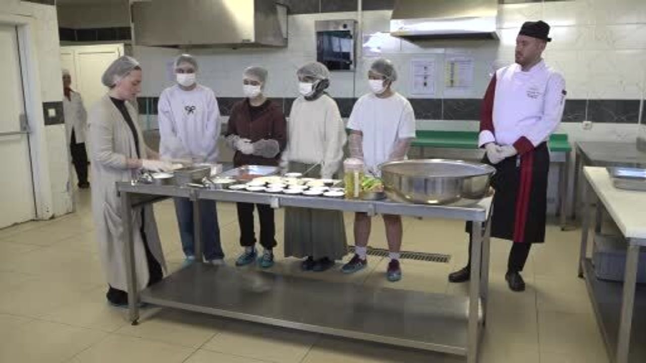 KYK öğrencileri 'Ninemin Tarifleri'yle Eskişehir'in yöresel lezzetlerini öğrendi