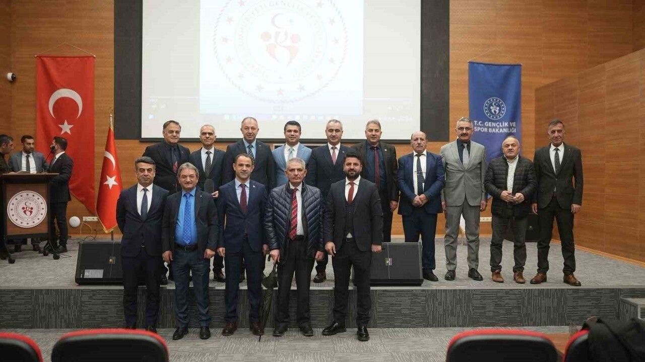 Levent Çakmur’dan spor tesisleri personeline teşekkür belgeleri