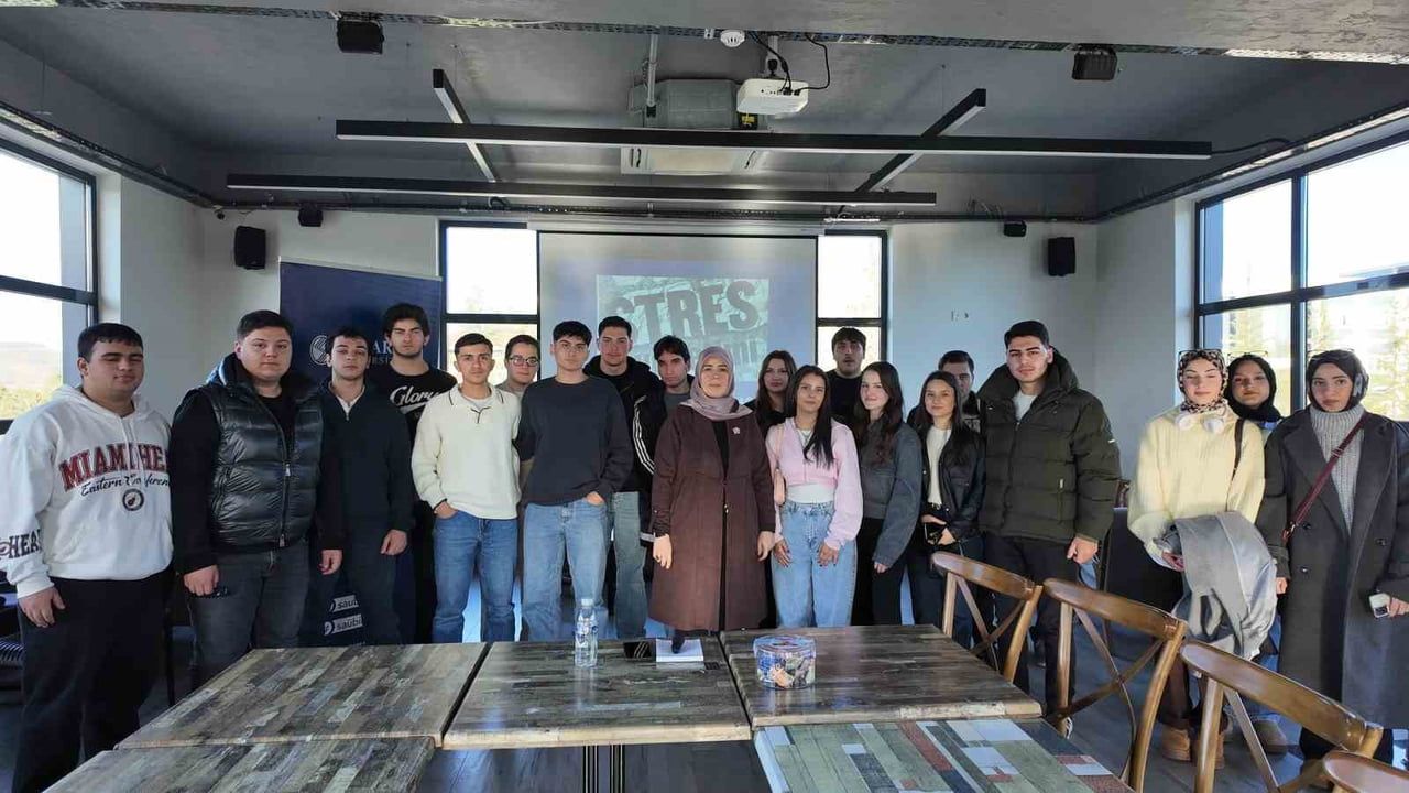 Lise Öğrencilerine Sınav Kaygısı ve Stresle Baş Etme Yöntemleri Anlatıldı