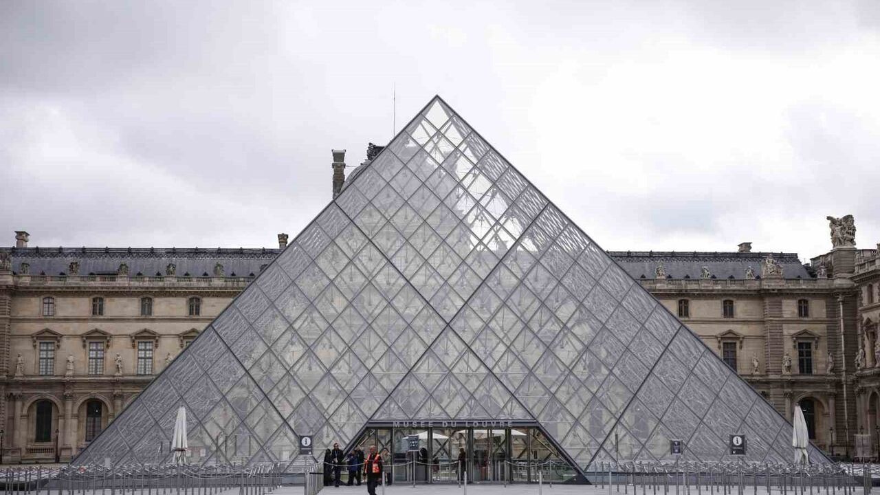Louvre Müzesi grev nedeniyle ziyarete kapalı kaldı