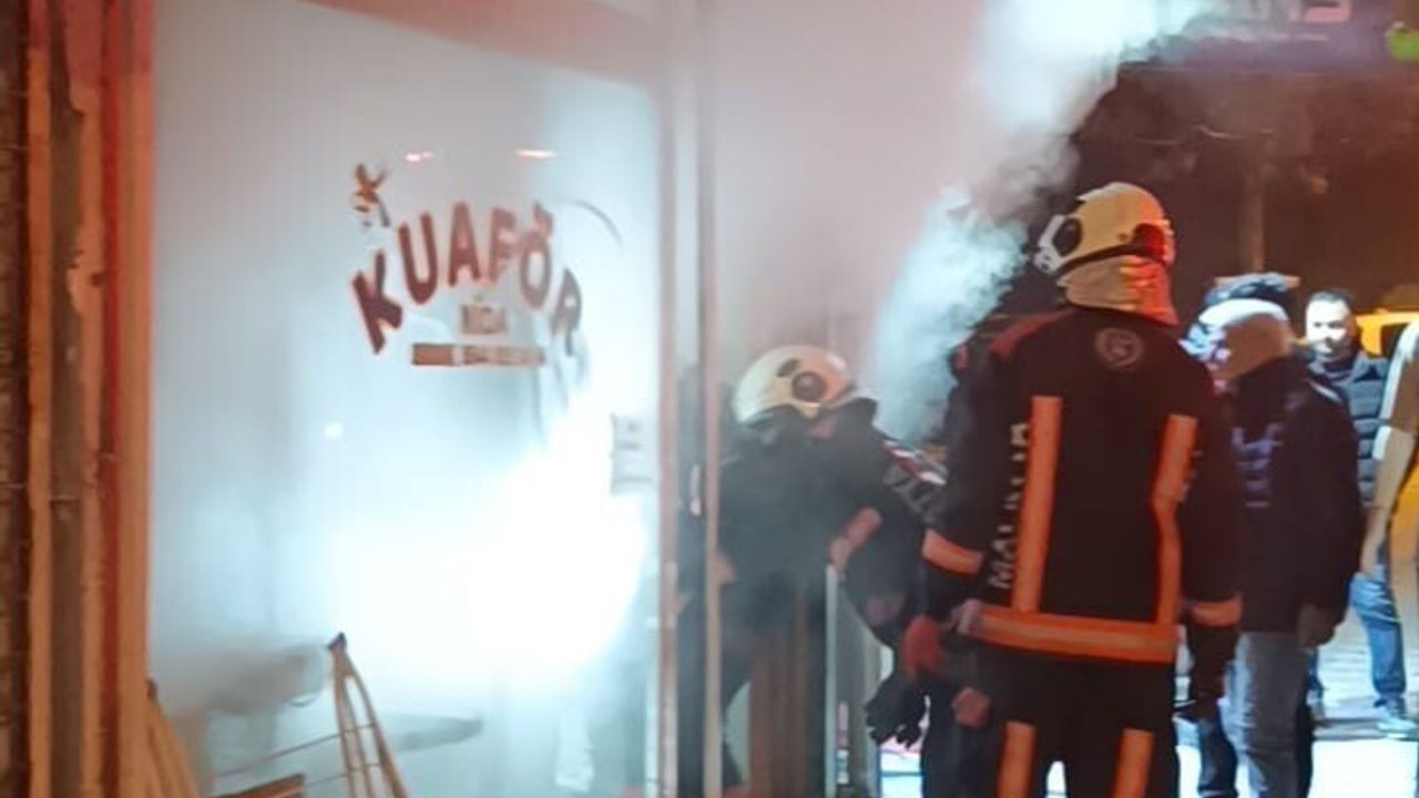 Malatya Battalgazi'de iş yerinde çıkan yangın itfaiye tarafından söndürüldü