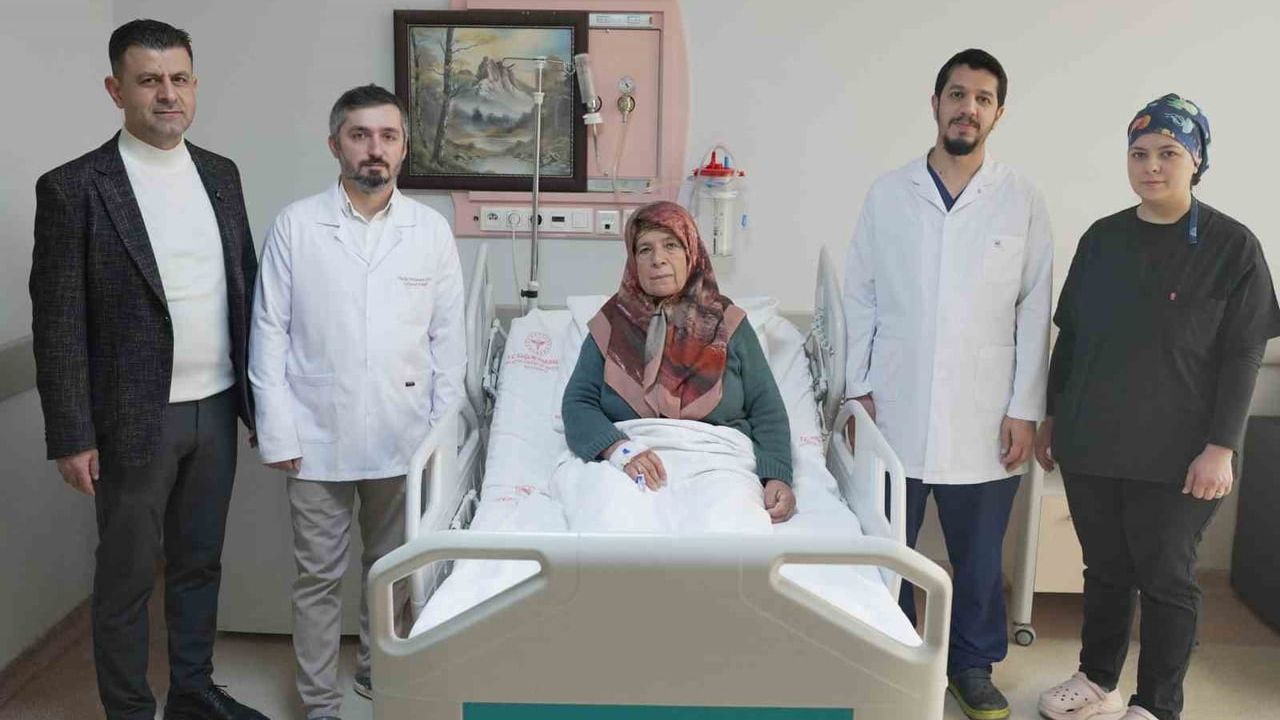 Malatya'da 2 kilo 200 gramlık dev tümör başarıyla çıkarıldı