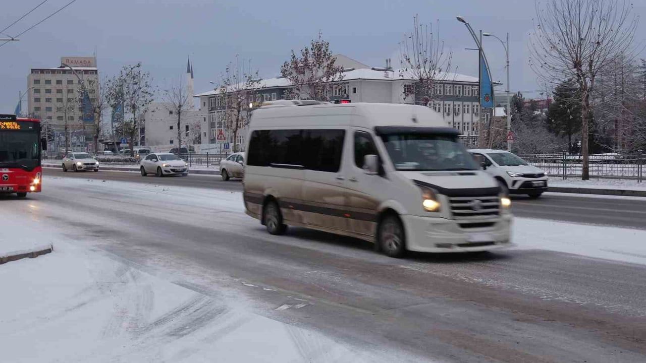 Malatya'da 31 Aralık 2025 için motosiklet ve motorlu araçlara trafik uyarısı