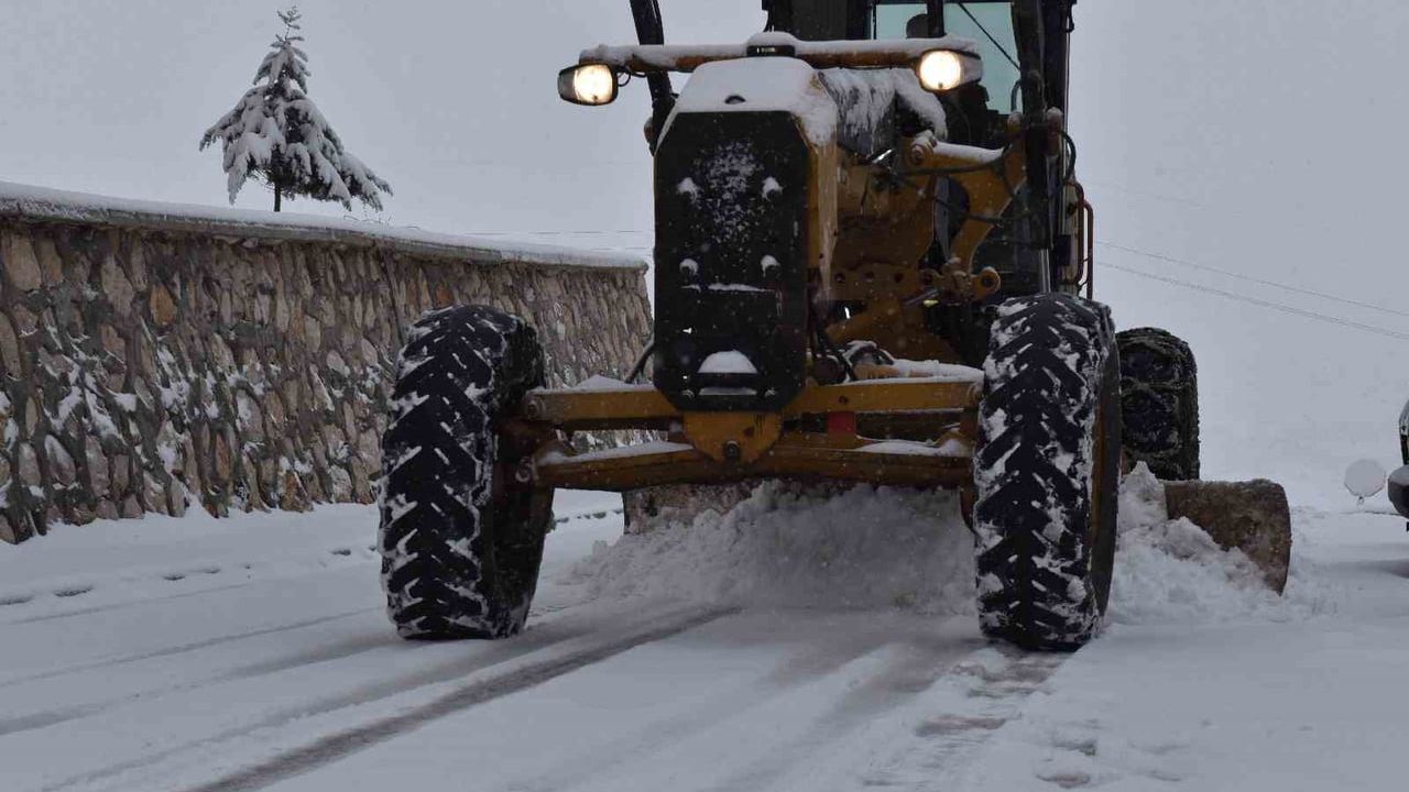 Malatya'da Büyükşehir Karla Mücadelede Kesintisiz Çalışma
