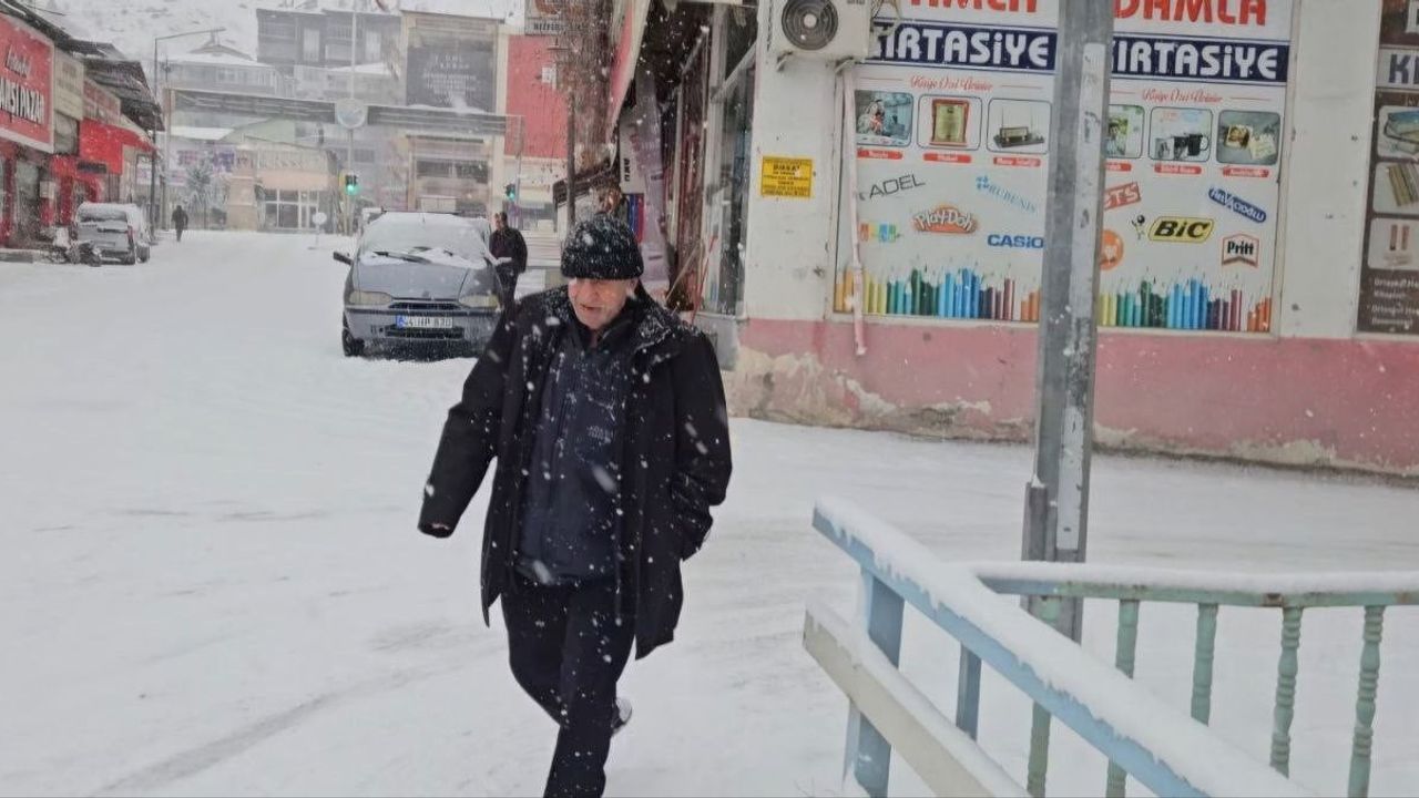Malatya'da Kar Yağışı Ulaşımı Etkiliyor