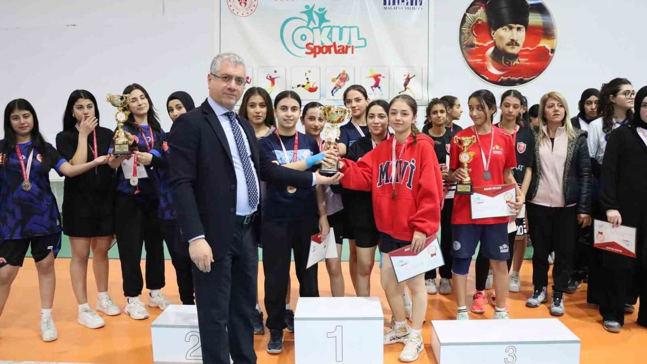 Malatya'da Okul Sporları: Badminton ve Futsal İl Şampiyonları Belli Oldu