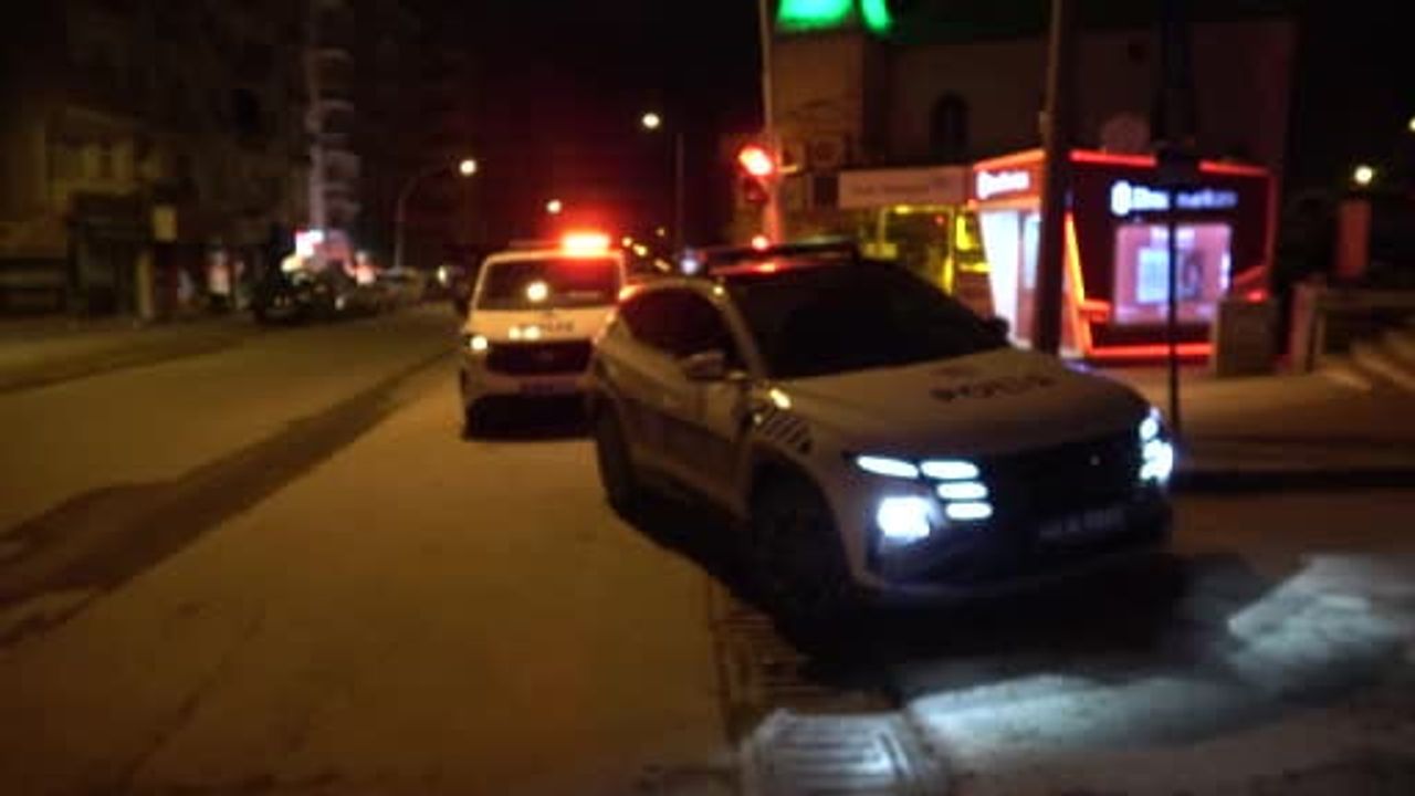 Malatya'da şüpheli valiz fünye ile kontrollü şekilde patlatıldı