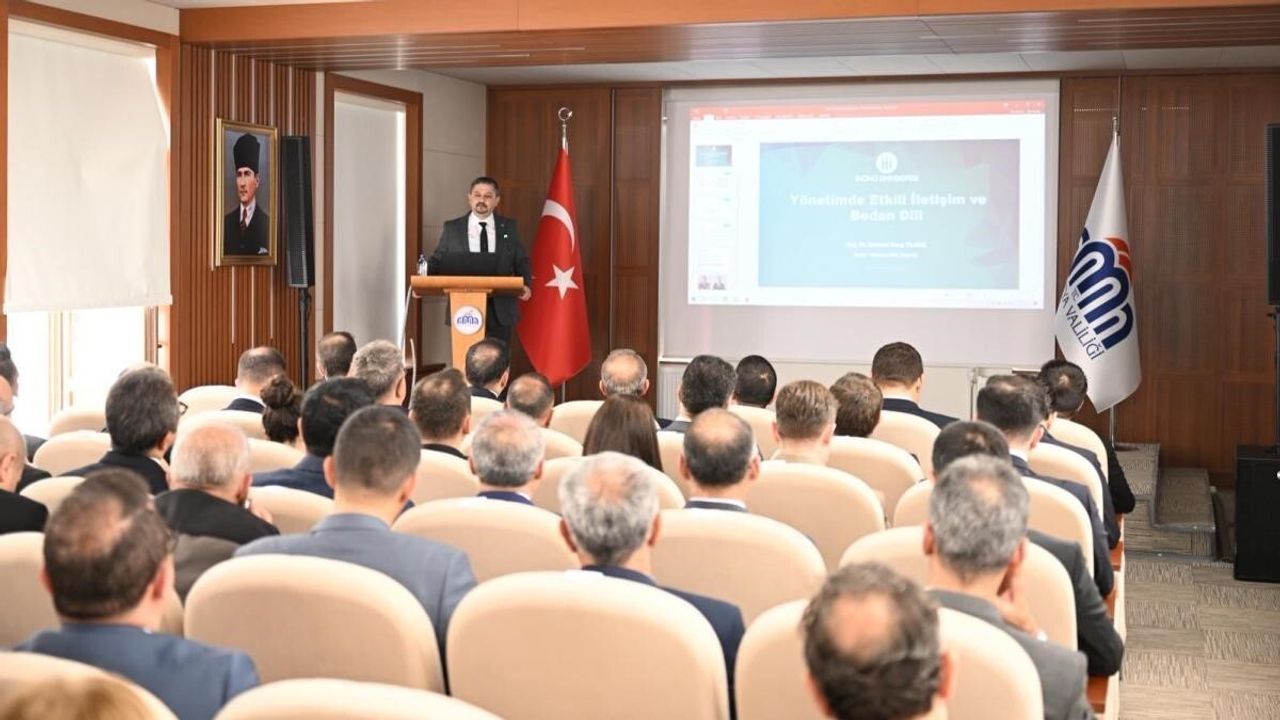 Malatya'da "Yönetimde Beden Dili ve Etkili İletişim" semineri