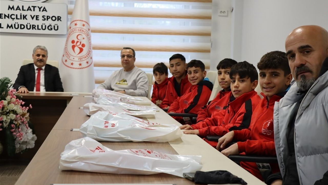 Malatya'dan 7 hokeyci Milli Takım Gelişim Kampına davet edildi