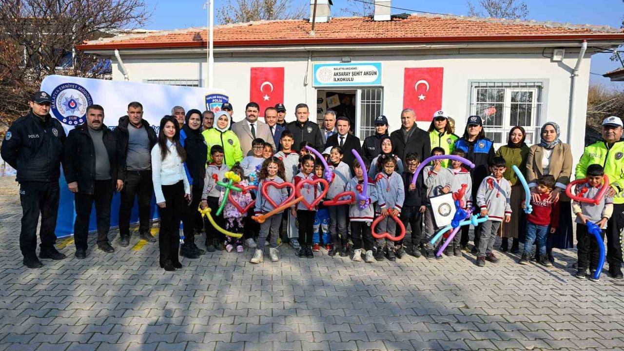 Malatya Emniyeti Akçadağ'da Öğrencilerle Buluştu